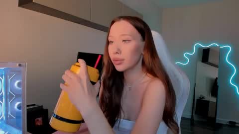 Mina online show from 05/05/26, 07:49