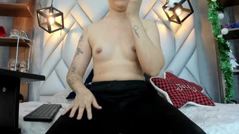 Snapshot of nezukokamado1_ chatting on 01/13/25, 07:42 Milena online show from 01/13/25, 07:42