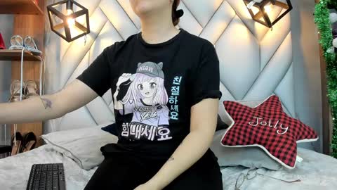 Snapshot of nezukokamado1_ chatting on 01/14/25, 07:53 Milena online show from 01/14/25, 07:53