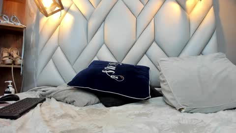 Snapshot of nezukokamado1_ chatting on 02/05/25, 07:53 Milena online show from 02/05/25, 07:53