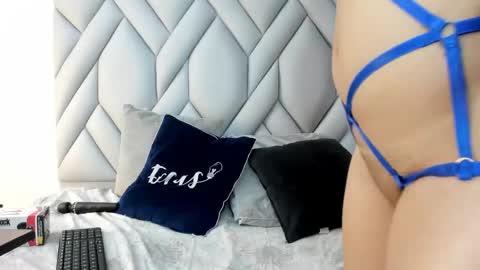 Snapshot of nezukokamado1_ chatting on 02/28/25, 05:26 Milena online show from 02/28/25, 05:26