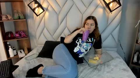 Snapshot of nezukokamado1_ chatting on 03/05/25, 02:01 Milena online show from 03/05/25, 02:01