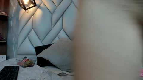 Snapshot of nezukokamado1_ chatting on 03/07/25, 05:06 Milena online show from 03/07/25, 05:06