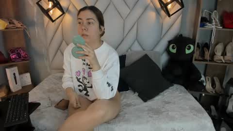 Snapshot of nezukokamado1_ chatting on 03/11/25, 01:34 Milena online show from 03/11/25, 01:34