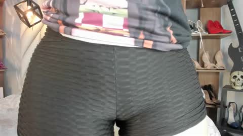 Snapshot of nezukokamado1_ chatting on 03/12/25, 02:56 Milena online show from 03/12/25, 02:56