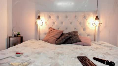 Snapshot of nezukokamado1_ chatting on 10/11/25, 01:42 Milena online show from 10/11/25, 01:42