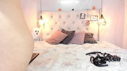 Snapshot of nezukokamado1_ chatting on 11/08/25, 01:33 Milena online show from 11/08/25, 01:33