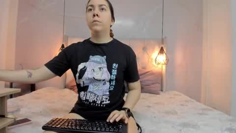 Snapshot of nezukokamado1_ chatting on 11/23/25, 01:00 Milena online show from 11/23/25, 01:00