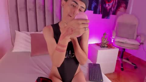 Snapshot of nhico_salazar chatting on 06/17/26, 12:18 Nico online show from 06/17/26, 12:18