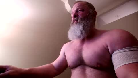 Snapshot of nhmuscledaddy chatting on 05/25/26, 03:18 nhmuscledaddy online show from 05/25/26, 03:18