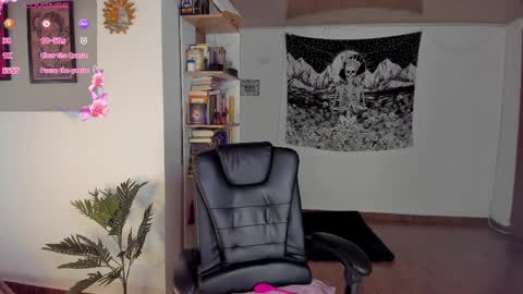 Snapshot of nia_blaze chatting on 02/13/25, 07:10 Nia online show from 02/13/25, 07:10