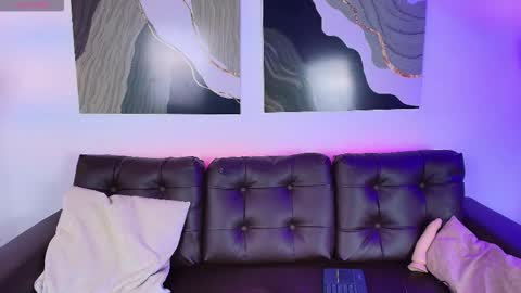 Nia Blum online show from 11/19/25, 03:17