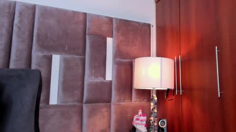 Snapshot of nia_bunny chatting on 02/14/26, 03:09 Nia online show from 02/14/26, 03:09