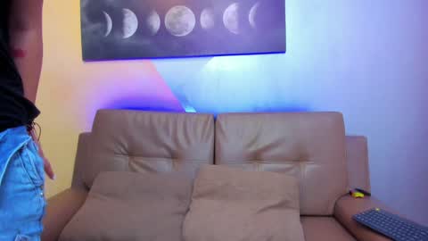 Snapshot of nia_stark chatting on 01/06/25, 11:51 Estefani online show from 01/06/25, 11:51