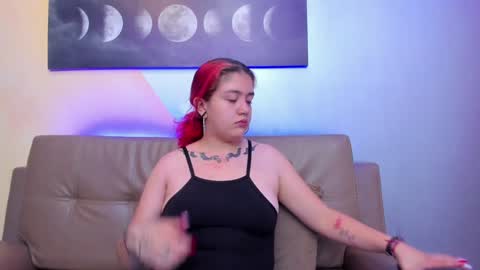 Snapshot of nia_stark chatting on 01/27/25, 11:54 Estefani online show from 01/27/25, 11:54