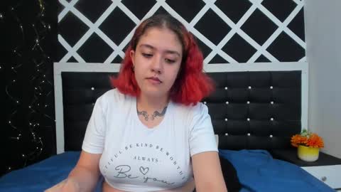 Snapshot of nia_stark chatting on 02/19/25, 02:55 Estefani online show from 02/19/25, 02:55