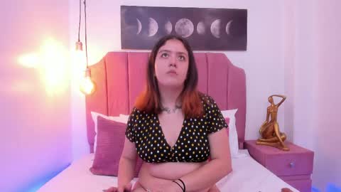 Estefani  online show from 05/06/26, 03:35