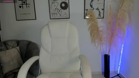 Nia online show from 10/03/25, 01:08