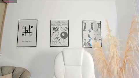 Nia online show from 11/18/25, 12:53