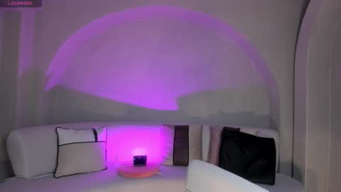 SQUIRTER DOLL    online show from 10/24/25, 07:54