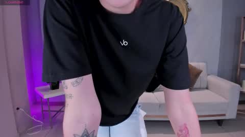 Snapshot of niaholland chatting on 12/16/25, 07:08 SQUIRTER DOLL online show from 12/16/25, 07:08