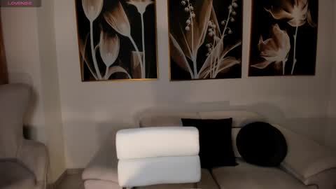 Snapshot of niaholland chatting on 02/01/26, 05:44 SQUIRTER DOLL online show from 02/01/26, 05:44