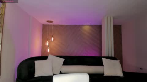 Snapshot of niaholland chatting on 02/05/26, 06:12 SQUIRTER DOLL online show from 02/05/26, 06:12