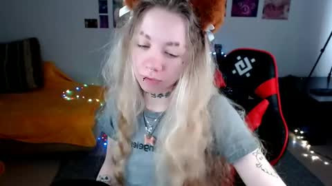 nica_kawaii online show from 04/28/26, 07:35
