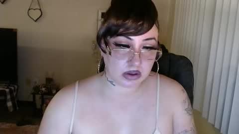 Snapshot of niccibaby chatting on 03/04/25, 12:50 Nicci babyyy online show from 03/04/25, 12:50