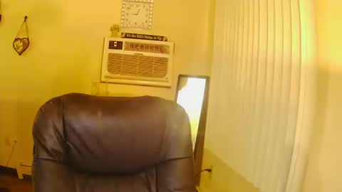 Snapshot of niccibaby chatting on 10/12/25, 01:59 Nicci babyyy online show from 10/12/25, 01:59