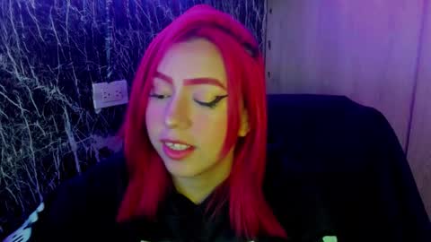 Snapshot of nicecherry_ chatting on 11/06/25, 03:18 Michell online show from 11/06/25, 03:18