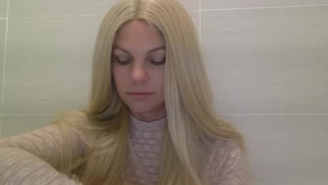 Amber online show from 10/26/25, 10:43