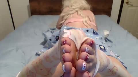Snapshot of nicedickguy98 chatting on 02/13/25, 02:56 Ava Angel online show from 02/13/25, 02:56