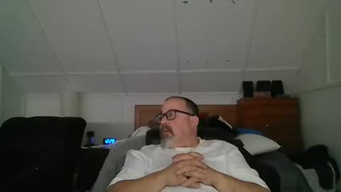 Snapshot of niceguy7208 chatting on 11/10/25, 05:28 niceguy7208 online show from 11/10/25, 05:28