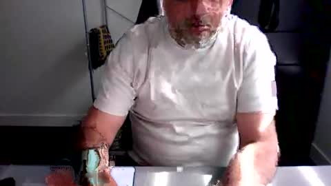 Snapshot of nicehornymaroc chatting on 05/10/26, 02:22 nicehornymaroc online show from 05/10/26, 02:22
