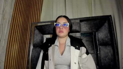 Luna online show from 11/24/25, 04:01