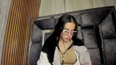 Luna online show from 11/30/25, 10:36