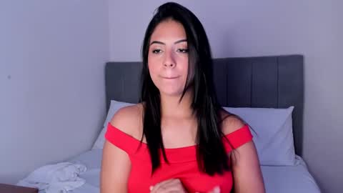 Snapshot of nicejuli19 chatting on 12/19/24, 05:18 Julieta online show from 12/19/24, 05:18