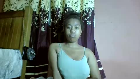 Snapshot of nicelly01 chatting on 04/27/26, 04:10 nicelly01 online show from 04/27/26, 04:10