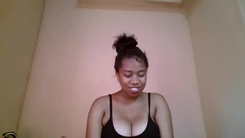 Snapshot of nicelly01 chatting on 05/19/26, 06:42 nicelly01 online show from 05/19/26, 06:42