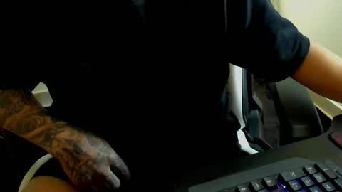 Camila And Steeven online show from 10/05/25, 01:20