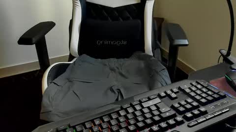 Camila And Steeven online show from 10/18/25, 07:03