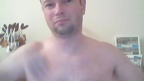 Snapshot of nick1990b chatting on 12/18/25, 06:47 nick1990b online show from 12/18/25, 06:47