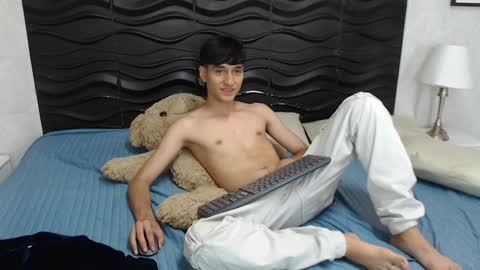 Snapshot of nick_damon chatting on 12/22/24, 01:01 Nick online show from 12/22/24, 01:01