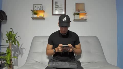 Snapshot of nick_nova chatting on 11/02/25, 09:17 nick_nova online show from 11/02/25, 09:17