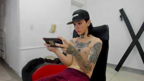 Snapshot of nick_straightboy chatting on 04/17/26, 07:28 Nick online show from 04/17/26, 07:28