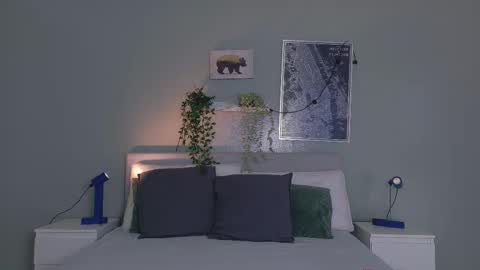 NICKI FOX  online show from 11/28/25, 09:17