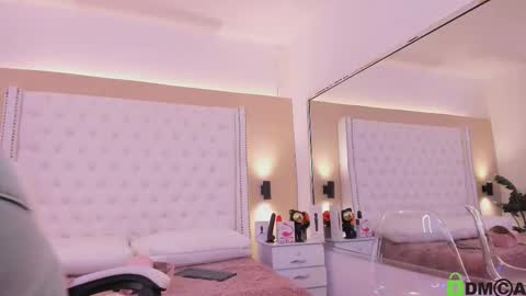 nickky online show from 12/17/25, 01:17