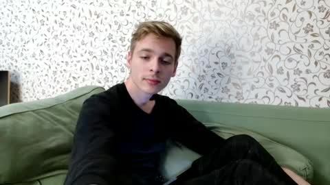 Snapshot of nicksuper8 chatting on 12/12/24, 06:42 Nick online show from 12/12/24, 06:42