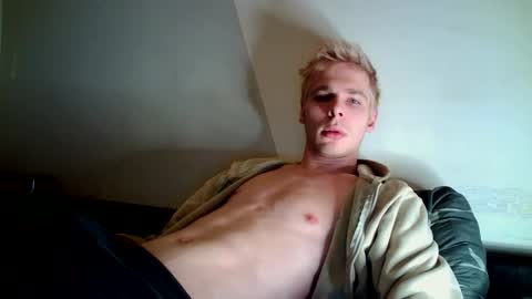 Snapshot of nicksuper8 chatting on 11/02/25, 07:38 Nick online show from 11/02/25, 07:38